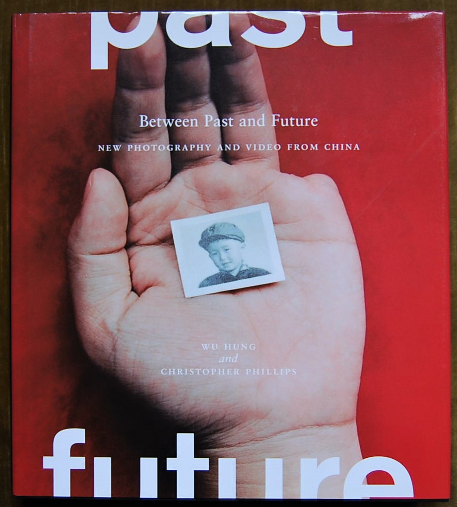 Wu Hung Christopher Phillips BETWEEN PAST AND ... - Copertina