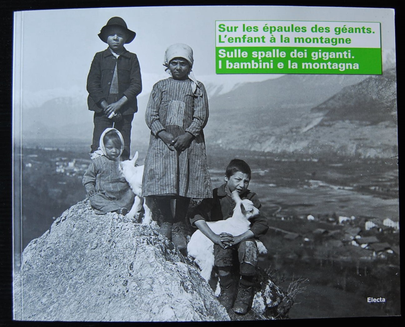  SULLE SPALLE DEI GIGANTI. I BAMBINI E LA MONTAGNA... - Copertina